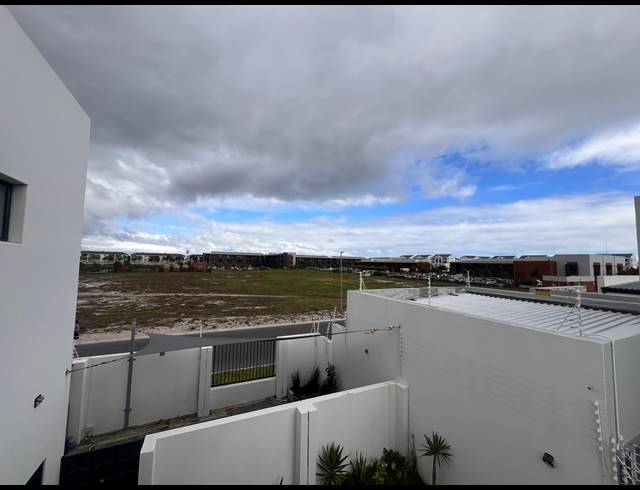 1 BEDROOM STUDIO APARTMENT TO LET IN SANDOWN ESTATE